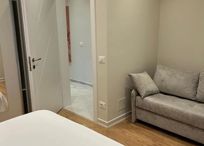 Anna Apartamento Polisi i Vogel